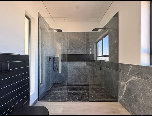5 BEDROOM HOUSE FOR SALE IN SANDOWN